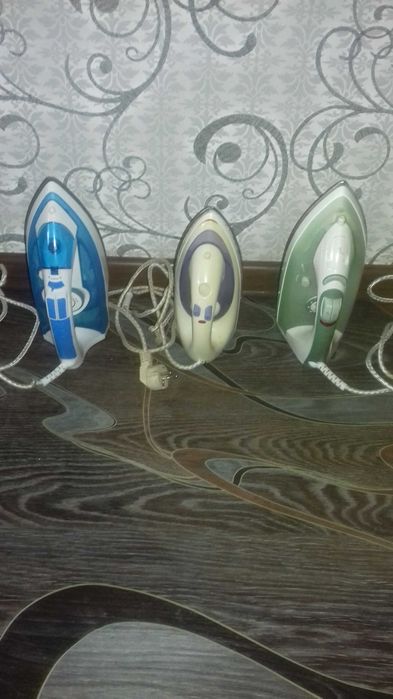 Продам утюги в хорошем состоянии.
