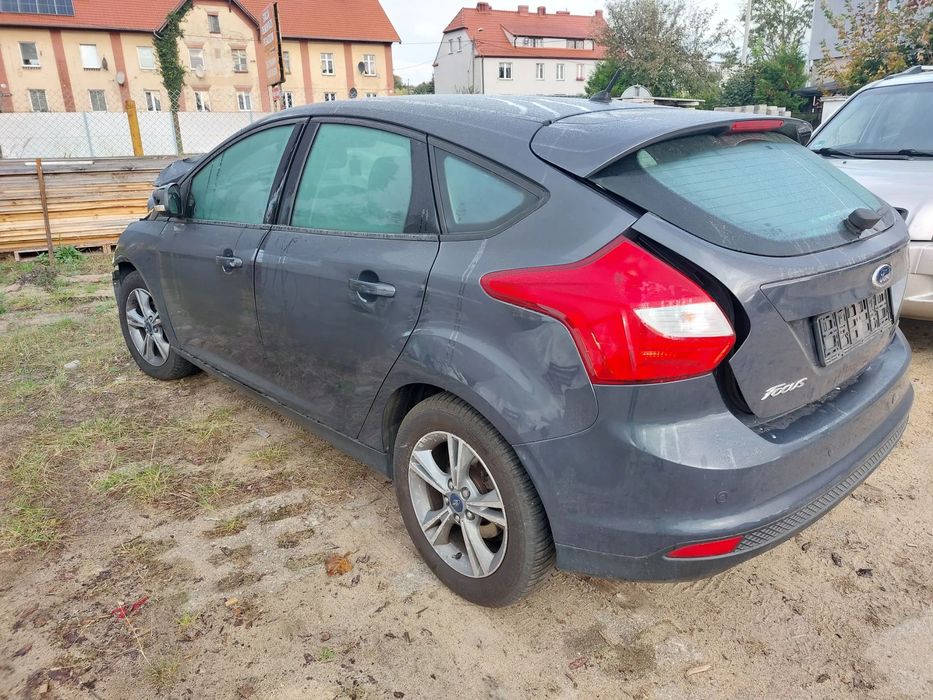 Ford Focus MK3 1,0 benzyna 2014 r. na części drzwi lampy tył tylna klapa opony felgi zapas