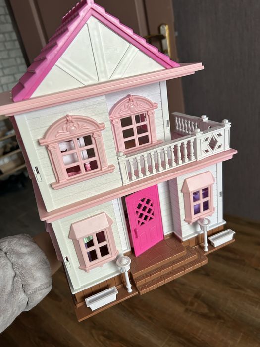 Ляльковий будиночок з меблями