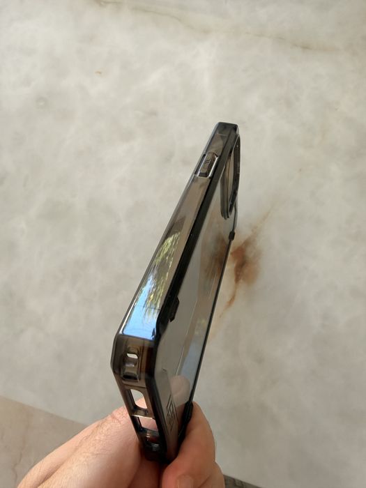 Capa UAG Plyo Preta/Bronze - iPhone 15 Pro Max