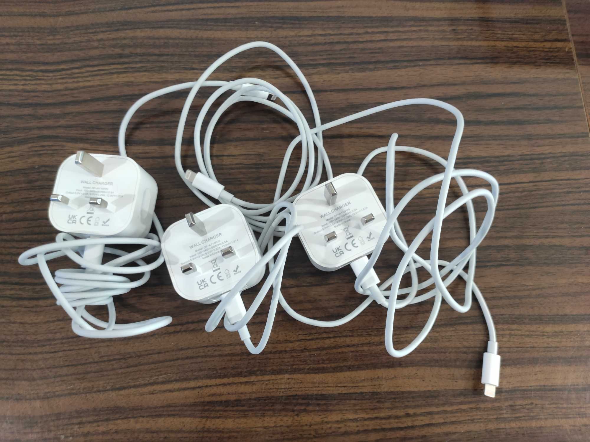 Szybka ładowarka do iPhone 20W + kabel / USB-C - LIGHTNING