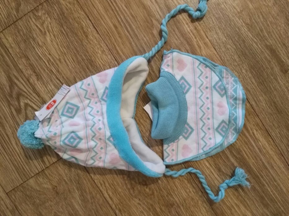 Новые детские шапки шапочки рукавички варежки шарфики манишки косынки