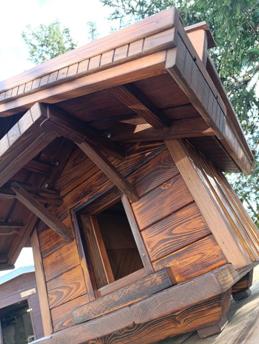 Buda dla psa unikat rzeźbiona