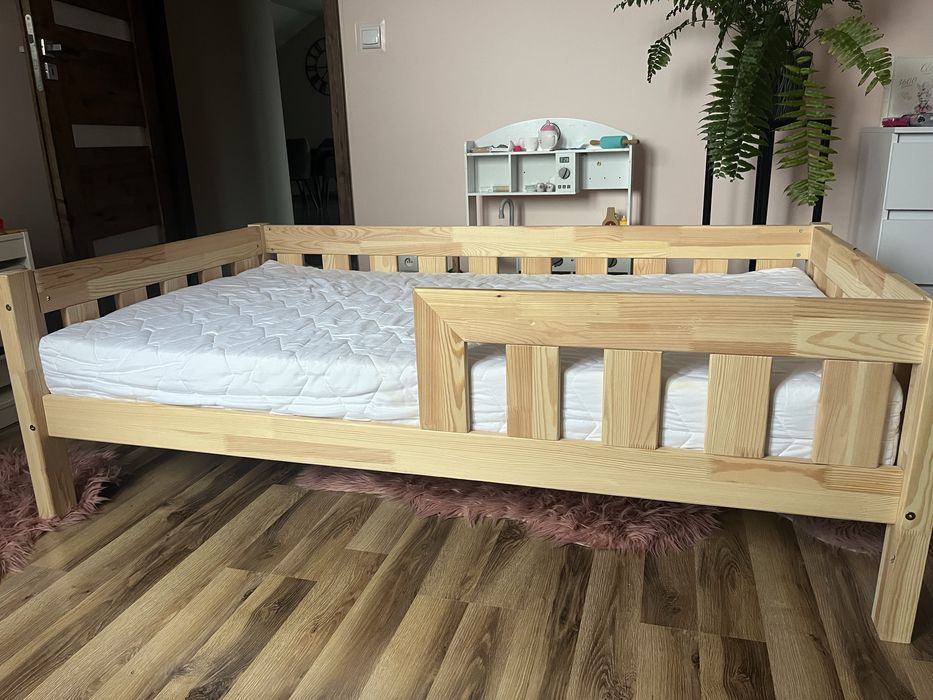 Łóżko dzieciece z materacem