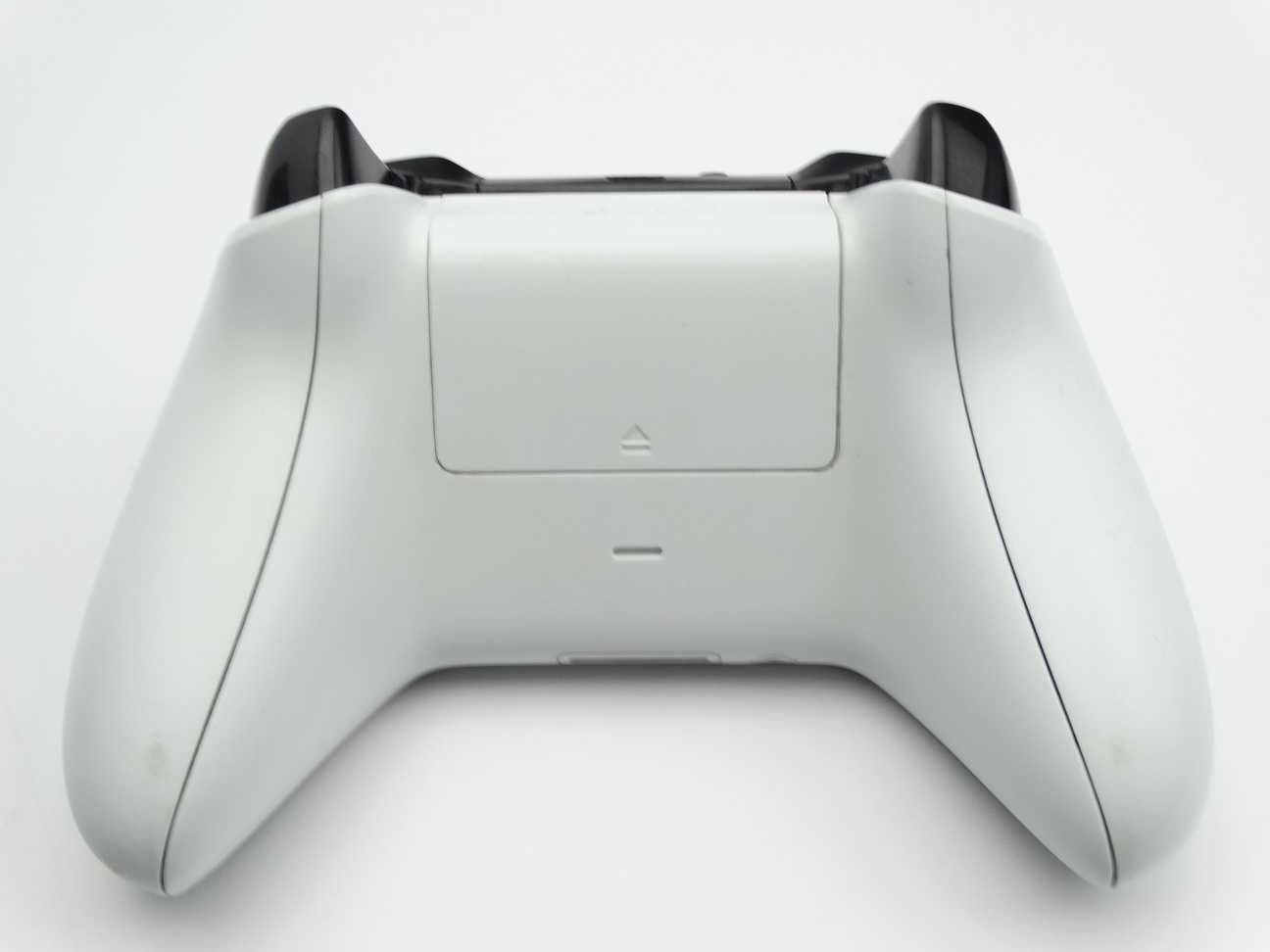 Konsola Microsoft XBOX One S 1TB Model 1681 Pad