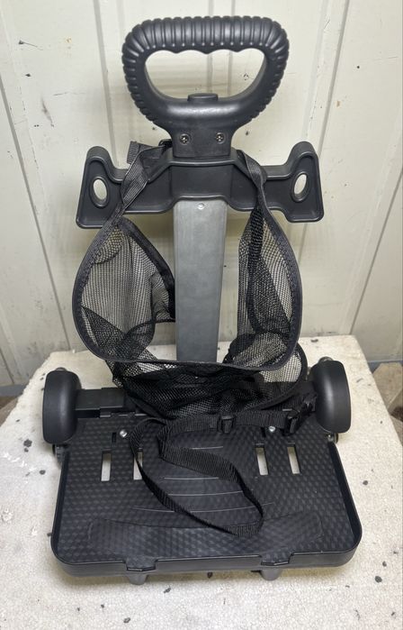 Wózek bagażowy z siatką i opaską