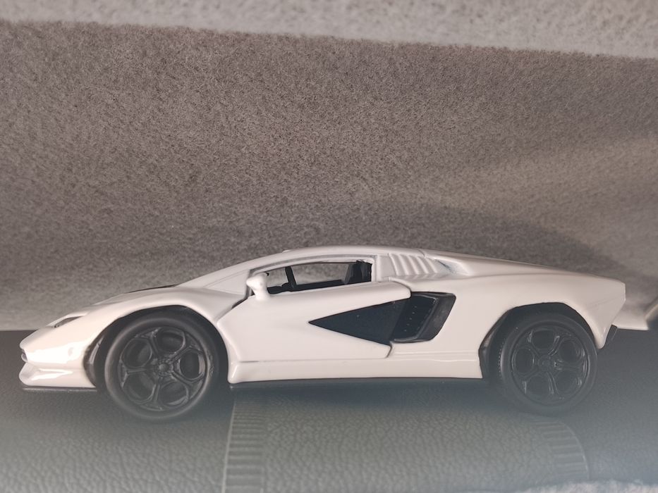 Lamborghini Countach lpi novo