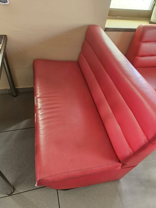Zestaw stół i sofa do restauracji
