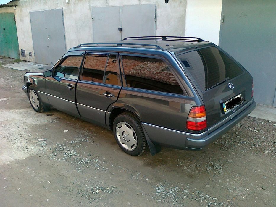 Mercedes-Benz W124 E250D