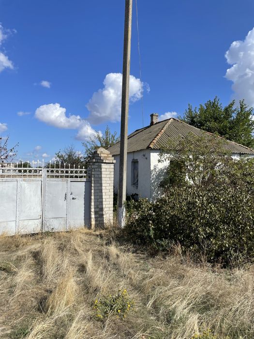 с. Каравелове (Каларово)  3км від міста,15 соток землі,4 кім-ти окремі