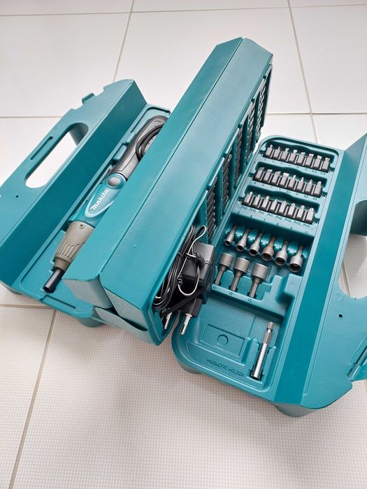Акумуляторна викрутка Makita 6723DW
