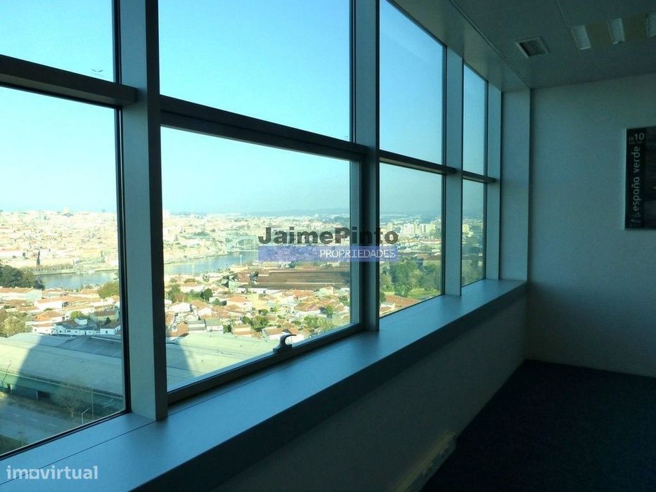 Arrenda-se ESCRITÓRIO em piso elevado. Portugal, V. N. Gaia.