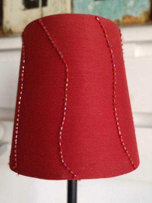 Candeeiro de Mesa Bordeaux com Missangas