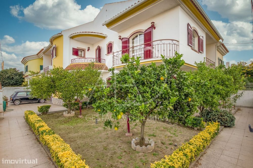 Moradia T5+1 Em Santo André, Barreiro