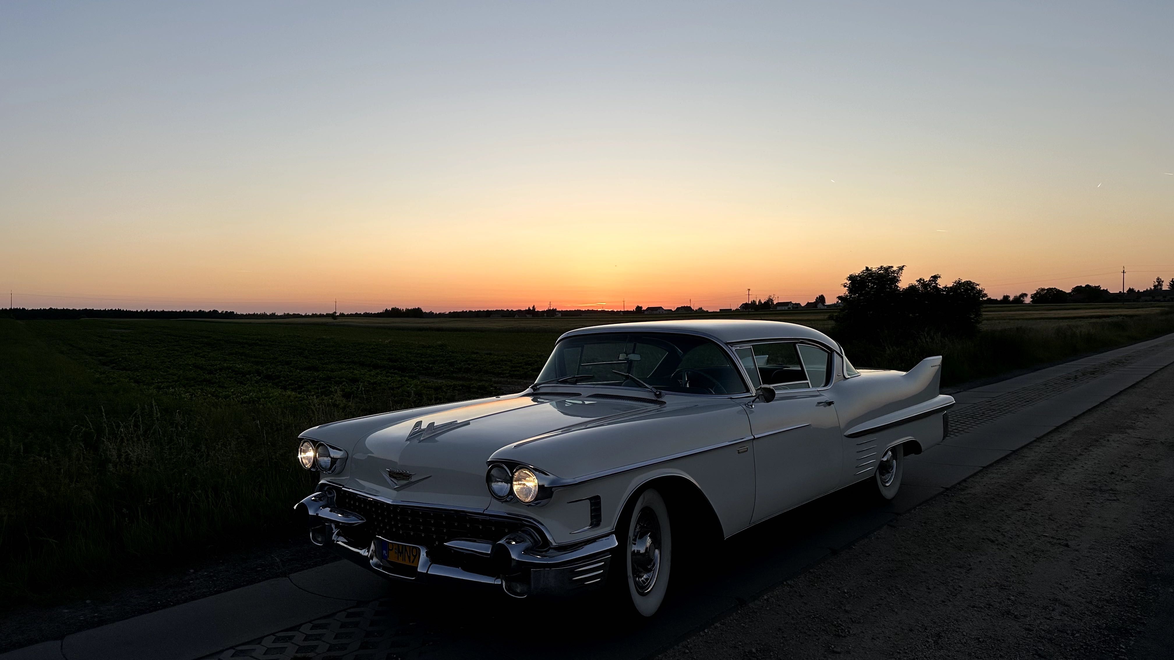 Mustang 1965, Challenger i Cadillac 1958 – Klasyka i Moc na Twój Ślub!