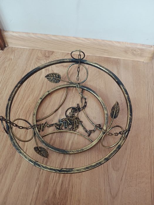 Kwietnik wiszący meyalowy