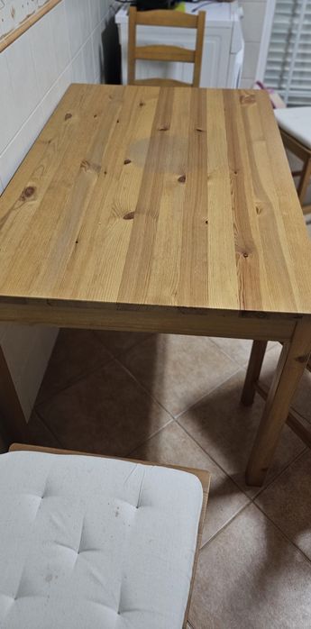 Mesa de cozinha e 4 cadeiras