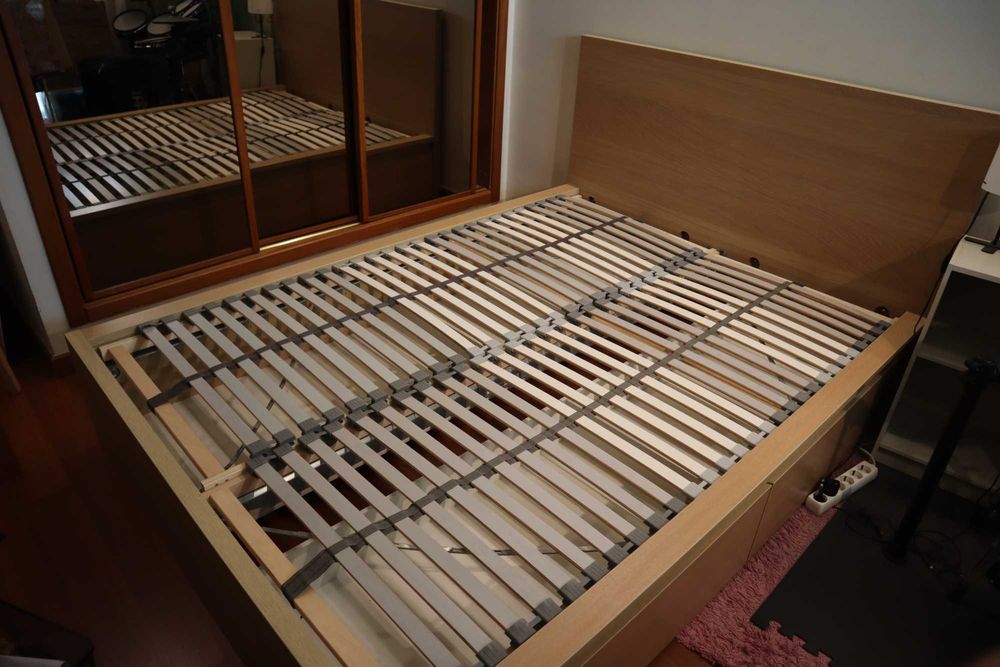 Cama de casal MALM (IKEA) com 4/gavetas bem conservada