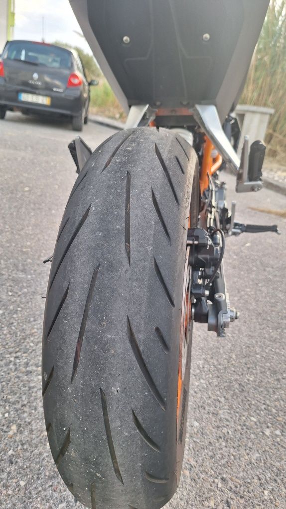 Ktm Duke 390 de 2016 muito estimada.