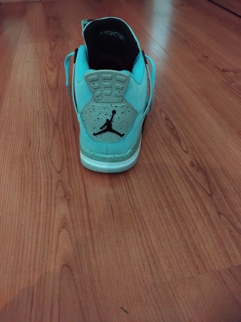 Jordan 4 Azul Claro