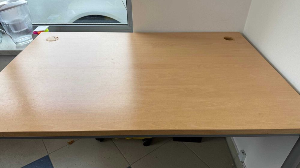 Stół biurowy 120x80 – solidny, z regulacją wysokości