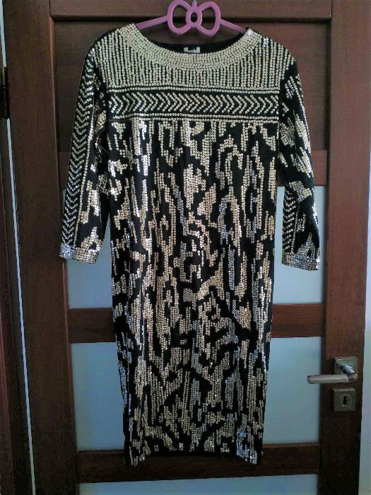 czarna sukienka H&M z cekinami