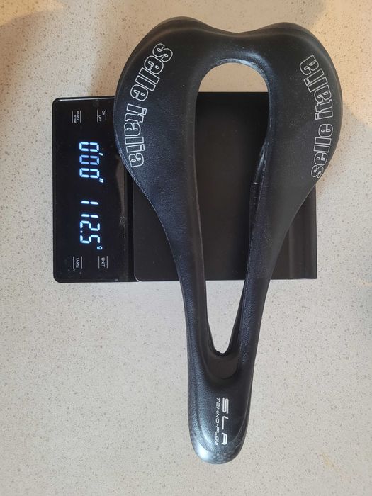 Siodełko szosowe SLR carbon 145 mm