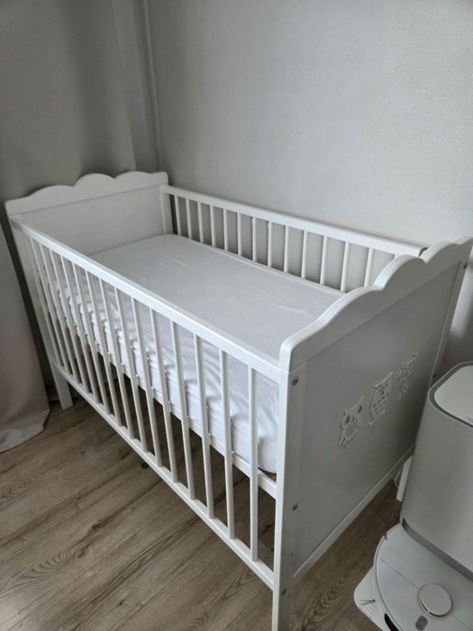 Drewniane łóżeczko niemowlęce KLUPŚ z materacem 120x60