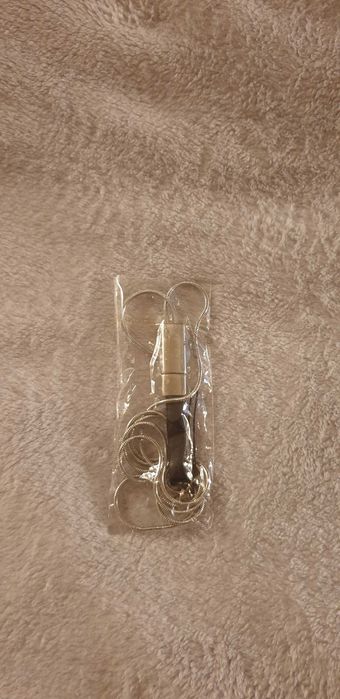 SMYCZ z lancuszkiem - do kluczy, pendrive, telefonu