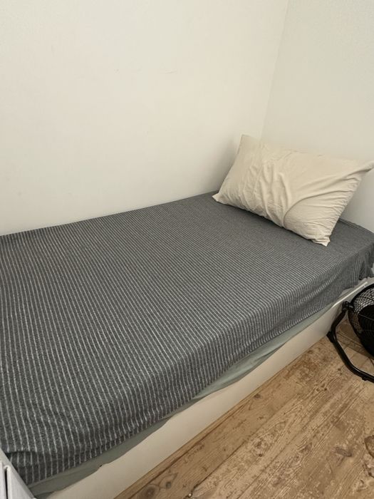 Cama + colchão solteiro (com arrumação - baú)