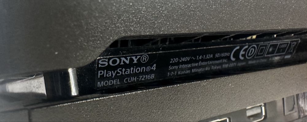 Продам Sony PlayStation 4 Pro 1TB + VR(ревізіря 1)