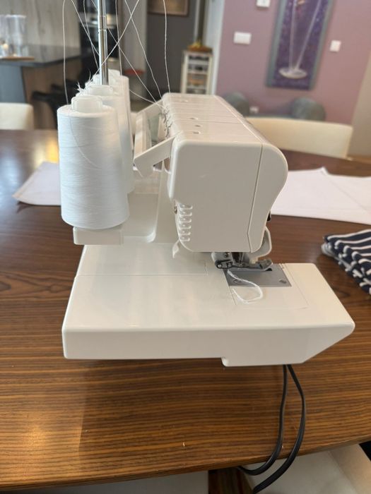 Eletrónico  maquina de costura