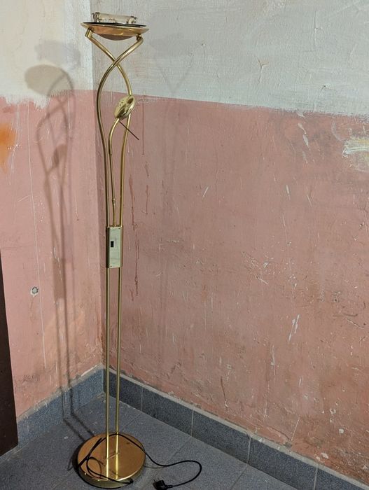 Lampa stojąca podłogowa