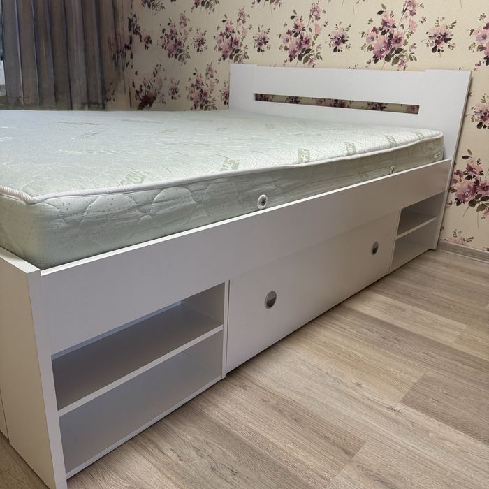 Терміновий продаж!Ліжко 140*200 см з матрасом