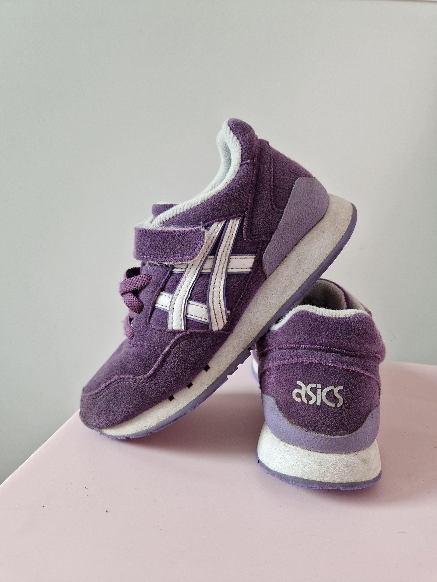 Sneakersy dziecięce Asics rozmiar 28,5 półbuty na rzepy adidasy