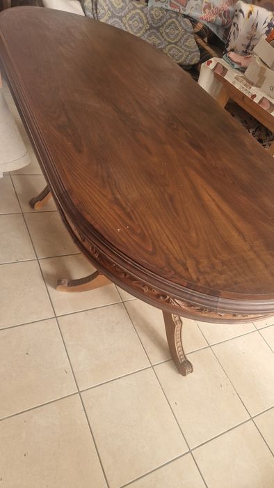 Mesa em madeira castanho