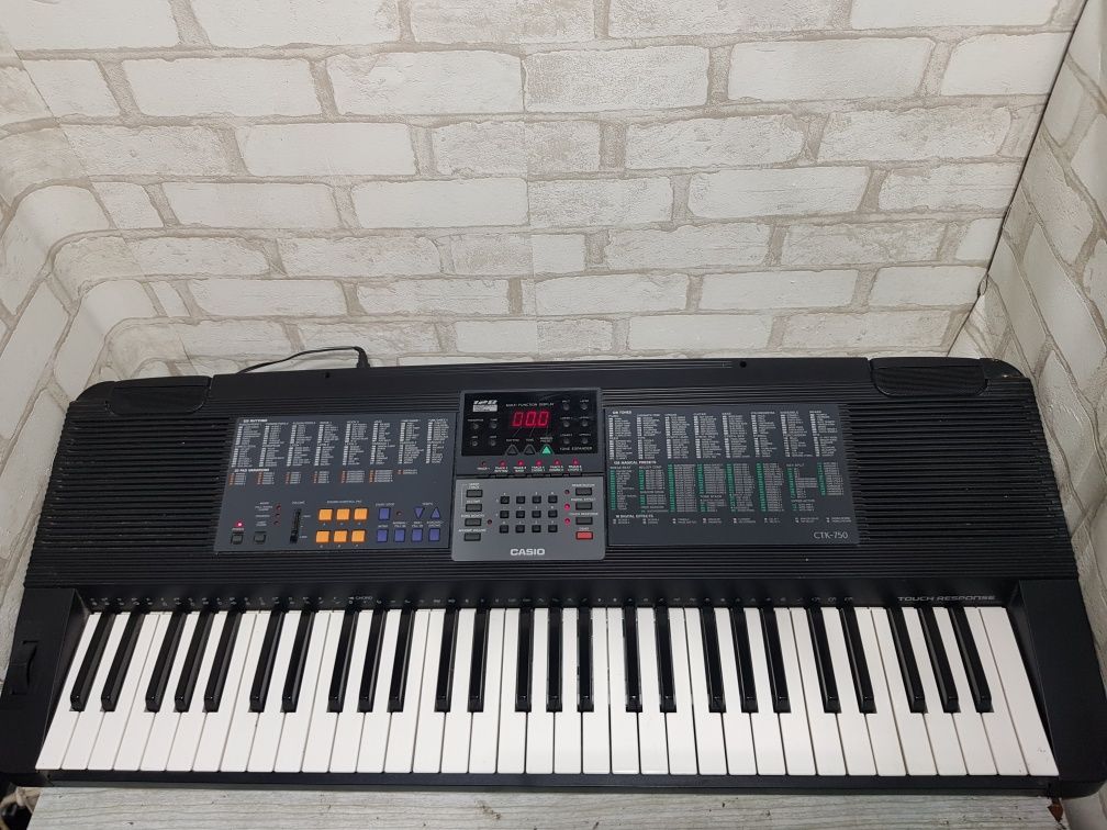 Синтезатор Casio CTK-750/FunKey 61 б/у з Німеччини