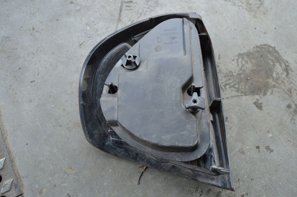 renault thalia i lampa tylna prawa 8200054301