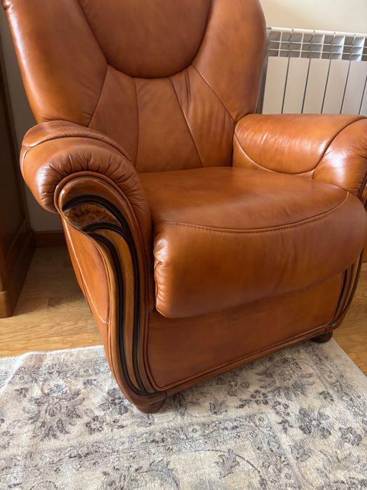 Sofas (2) em couro em excelente estado