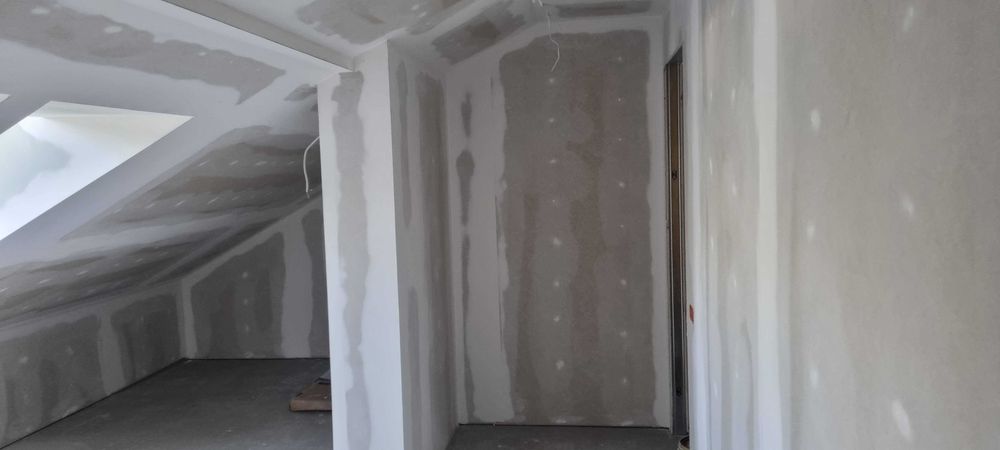 Zabudowa poddasza, gładzie gipsowe, sufity podwieszane, malowanie