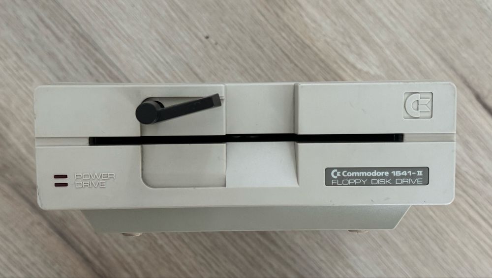 Stacja dyskietek Commodore 1541-II