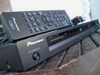 b. ładny czarny odtwarzacz DVD Pioneer DV-410 + pilot, USB, kabel hdmi