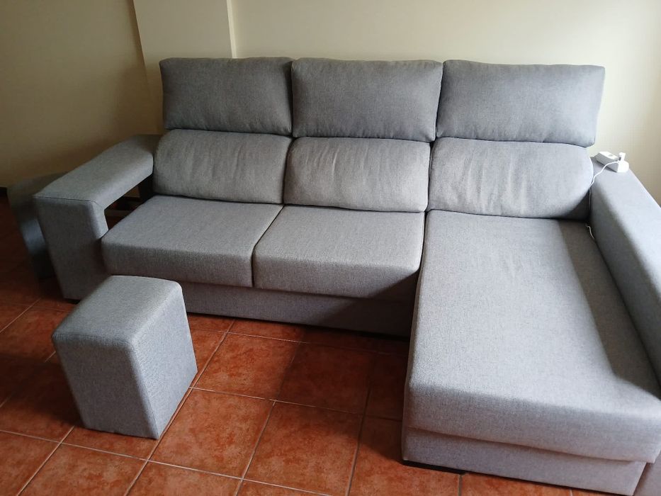 Sofá com chaise como nova