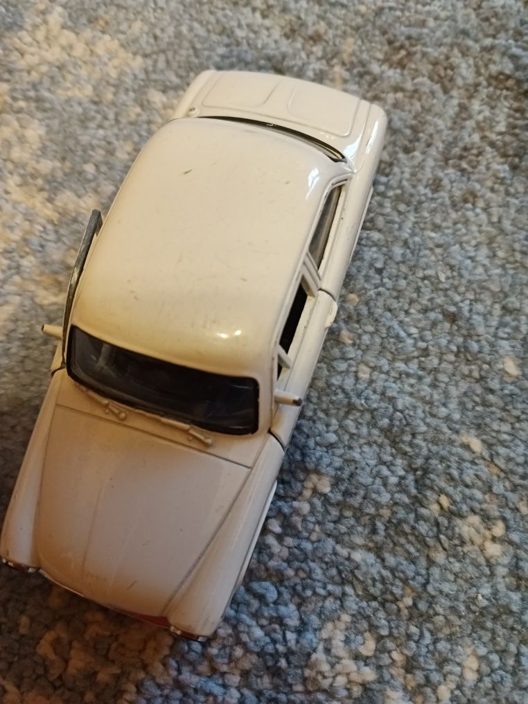Auto resorak syrenka
