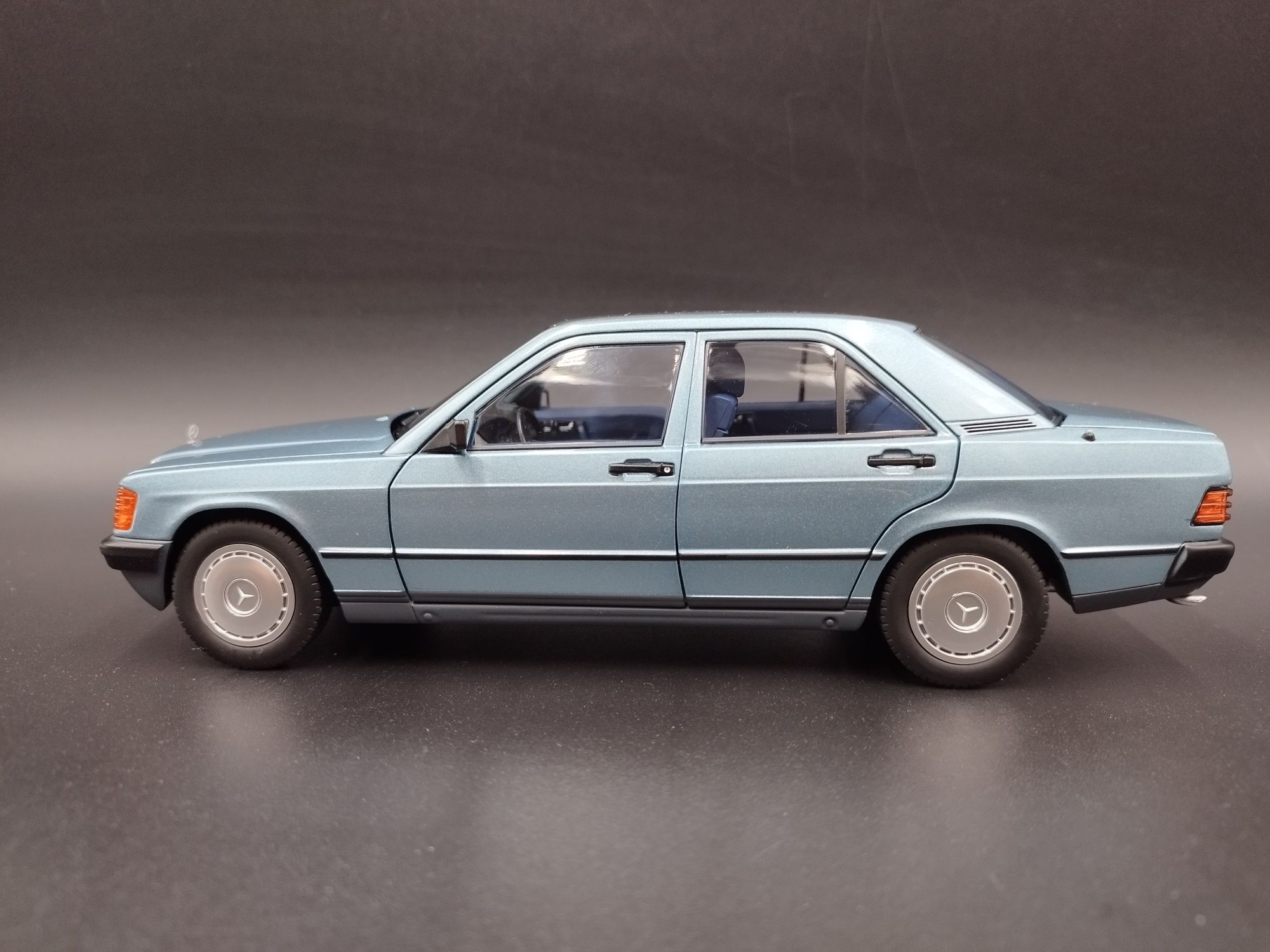 1:18 Norev 1984 Mercedes 190E model nowy