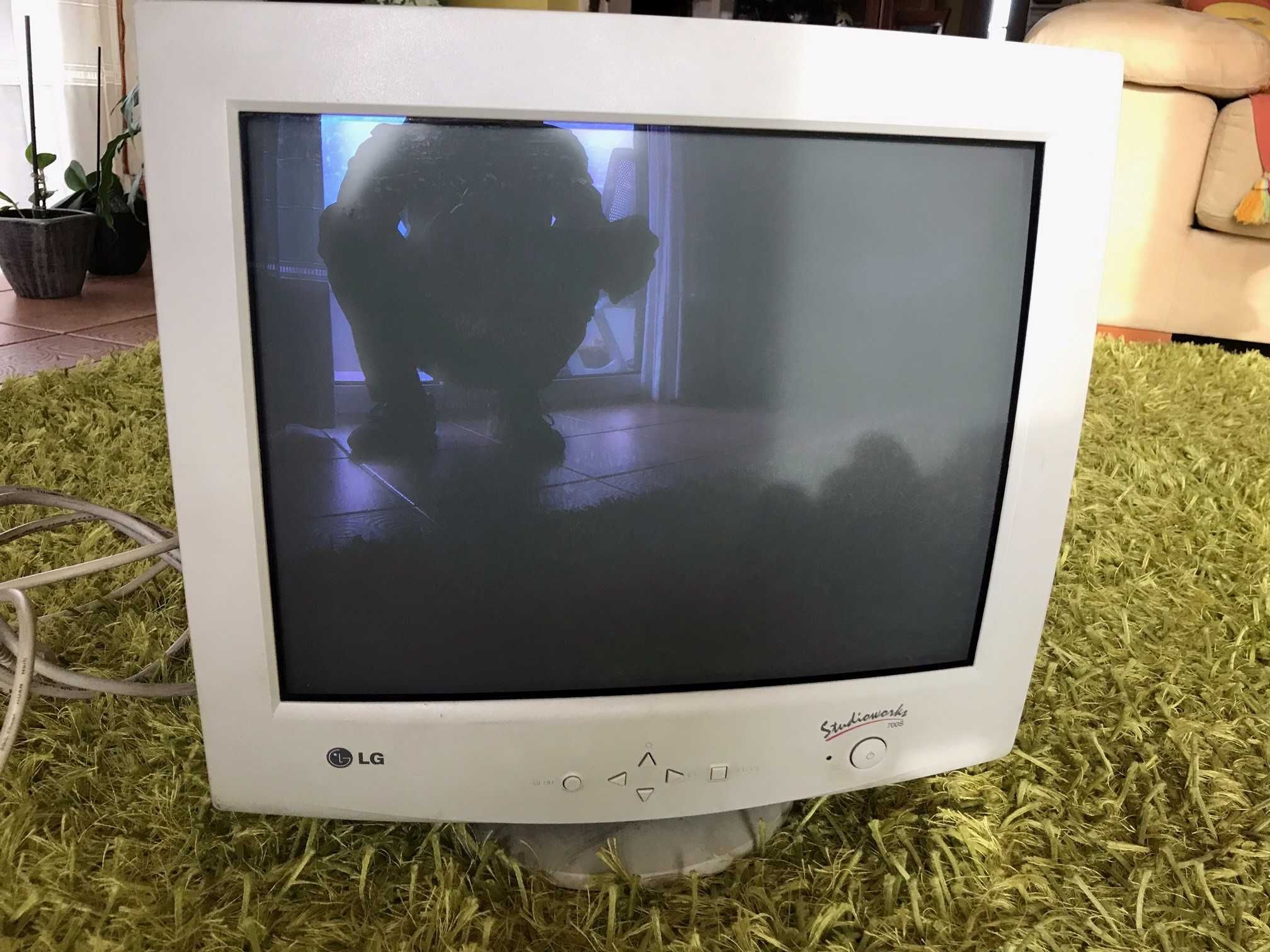 Monitor LG Studioworks 700S