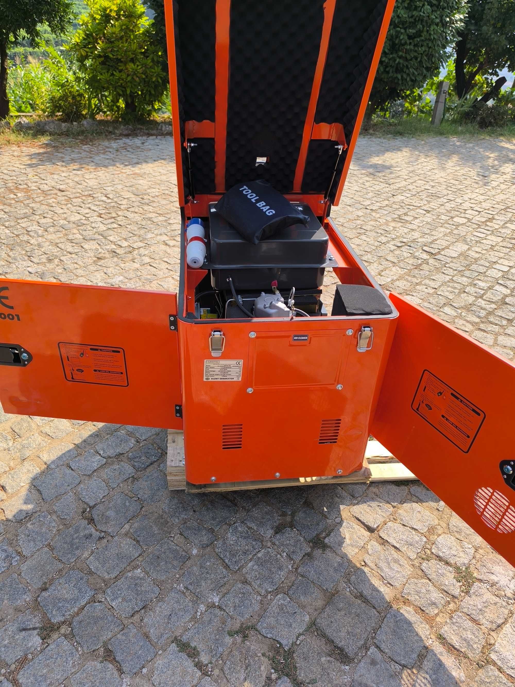 Gerador Ashita Gasóleo 9 KVA / 25A - NOVO