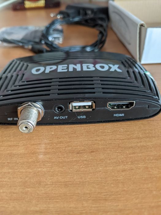 Смарт приставка Х96 и тюнер спутниового телевидения Openbox + Антена.