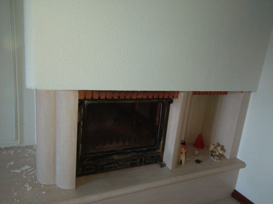 Lareira de sala com pedra