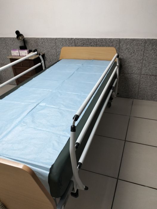 Cama articulada com colchão anti-escare